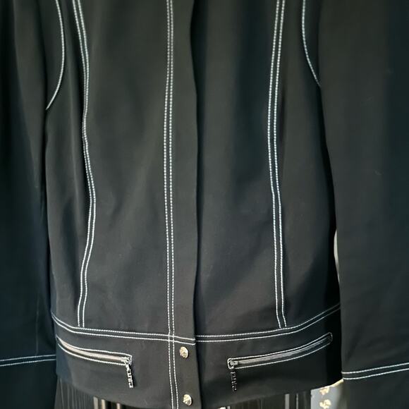 St. John Jacket NWOT sophisticated lightweight Black Jean Jacket Size Medium - Picture 2 of 7